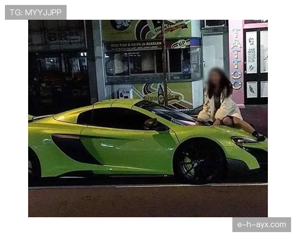 朱雪莹开着豪车，脚蹬拖鞋进小饭馆——这反差我还没消化